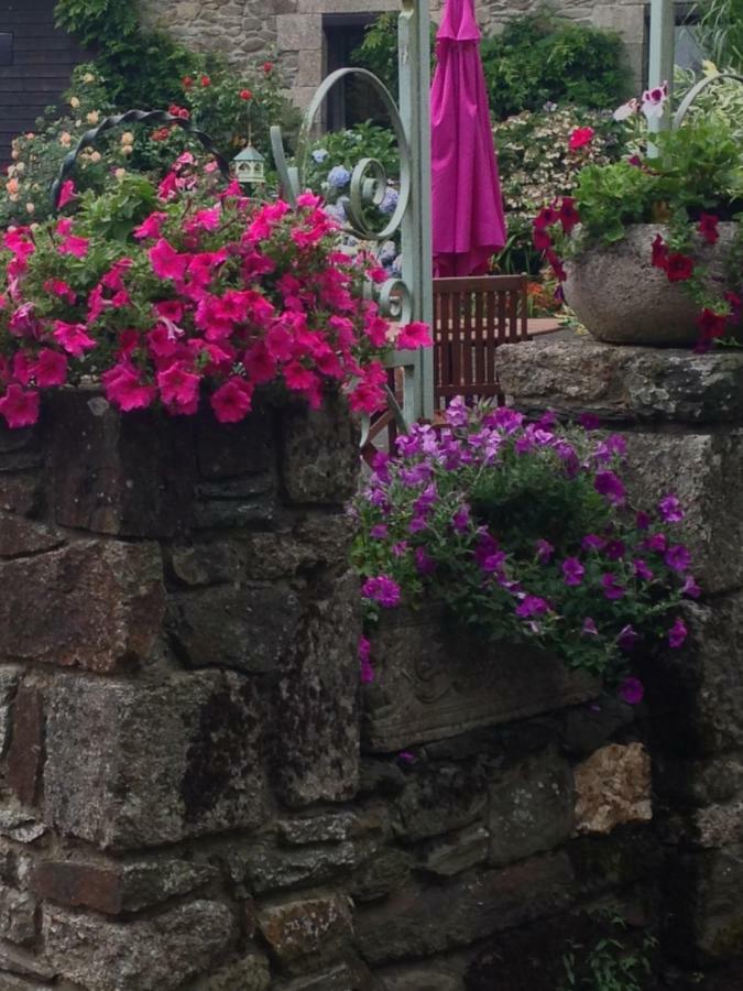 Le Petit Chateau Noyal-Pontivy Exterior foto